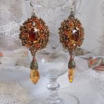 BO Harmony Ámbar bordado con cristales de Swarovski, cabujones de cristal bohemio de los años 60, minicuentas, cuentas de rocalla y ganchos de oro de 14 quilates.